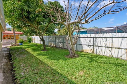 6901 16th St, Hollywood FL  33023-2025 exterior