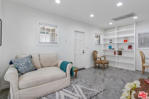 11945 Addison St, North Hollywood CA  91607-3157 exterior