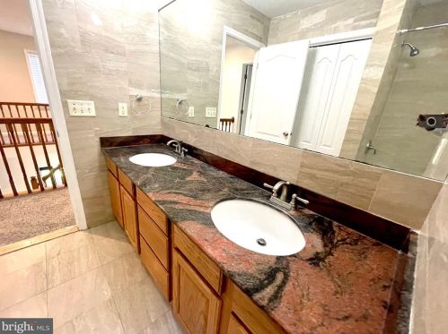 32 Pin Oak Dr, Dover DE  19904-2373 exterior