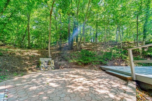 8 Woodmere Dr, Northport, NY 11768-1420