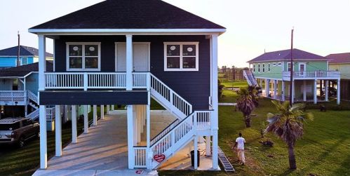 4024 Surf Dr, Galveston, TX 77554-8803