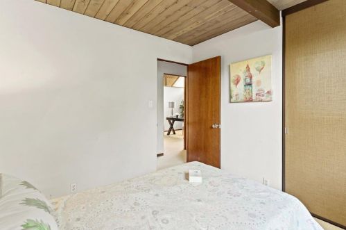 1103 Homestead Rd, Sunnyvale CA  94087-5156 exterior