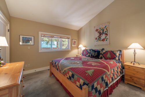 11720 Mougle Ln, Truckee CA  96161-6108 exterior