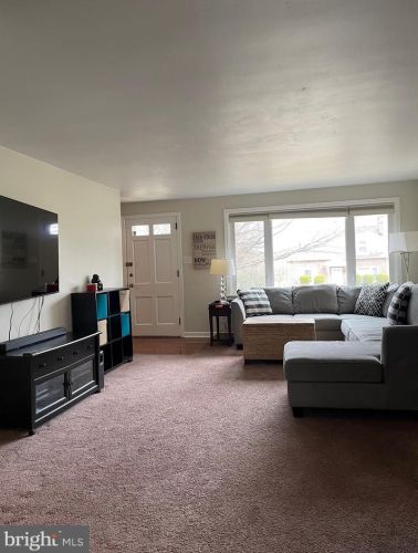 3212 Hilltop Rd, Newtown Square PA  19073-4207 exterior