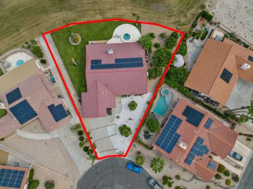 9721 Siwanoy Dr, Desert Hot Springs CA  92240-1330 exterior