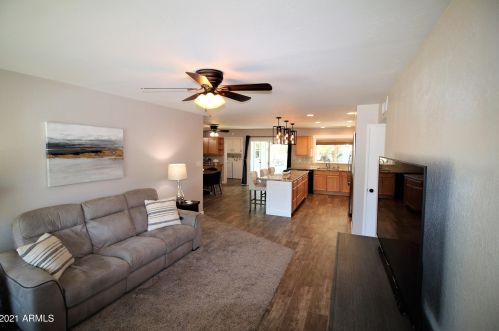 9446 16th St, Phoenix, AZ 85020-2221