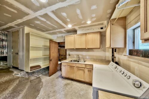 1860 F St, South Lake Tahoe CA  96150-3630 exterior