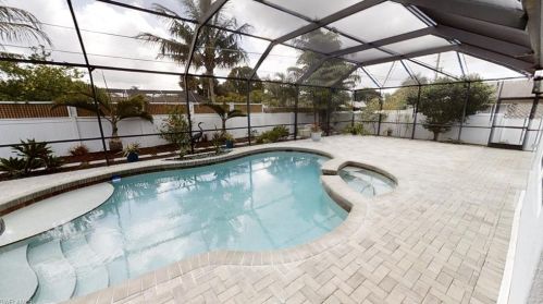 212 Old Tamiami Trl, Naples, FL 34110-1170