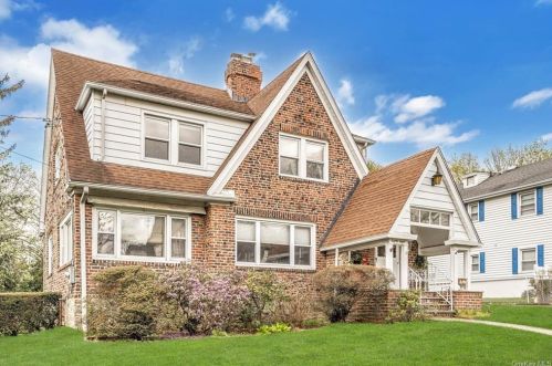 88 Harding Dr, New Rochelle, NY 10801-4652