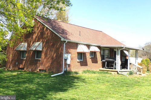 656 Street Rd, Cochranville, PA 19330-9488