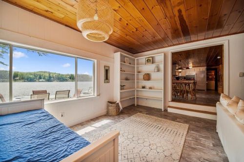 44 Roberts Cove Rd, Wakefield NH  03872-4741 exterior