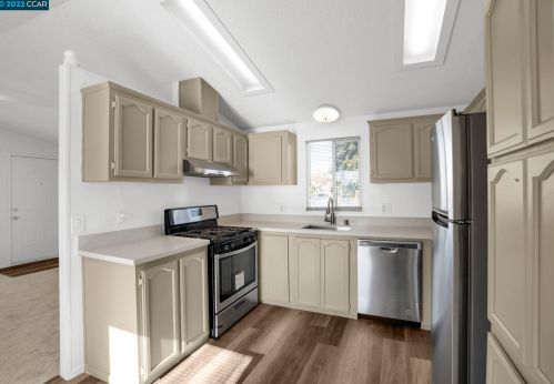 16150 Ashland Ave, San Lorenzo CA  94580-1116 exterior