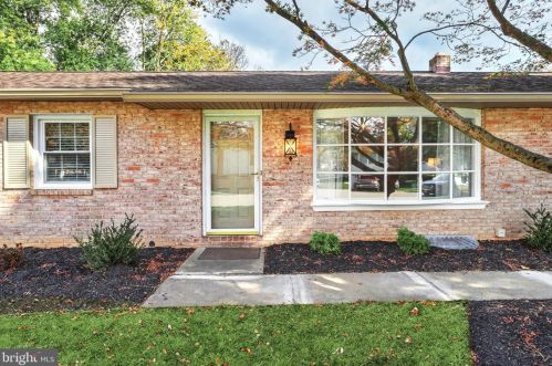 7 Crosswind Dr, Shrewsbury, PA 17361-1812