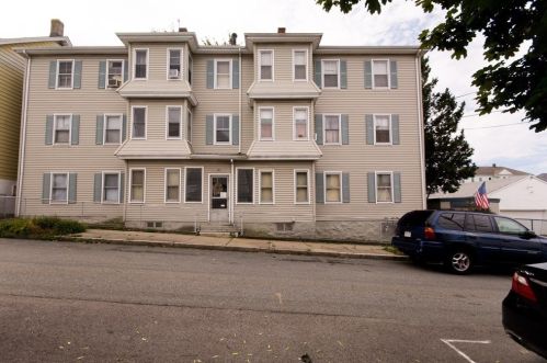 181 Division St, Fall River, MA 02721-1079