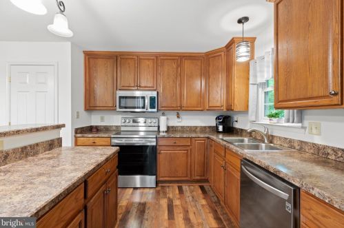 713 Eastover Pkwy, Locust Grove VA  22508-5219 exterior