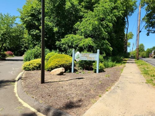 12 Ives Hill Ct, Cheshire, CT 06410-3915