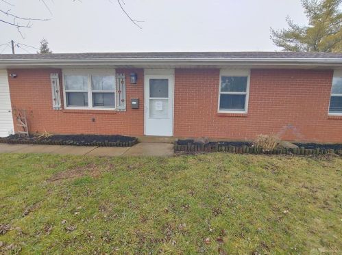 406 Scarborough Ct, New Lebanon, OH 45345-1638