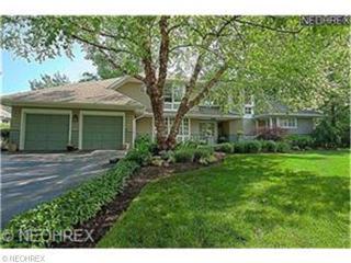 10 Mather Ln, Cleveland, OH 44108-1158