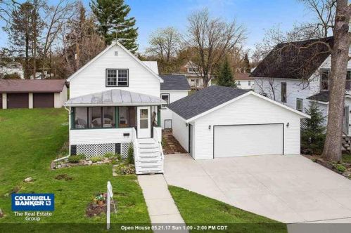 421 Adams St, Pensaukee, WI 54153-1403