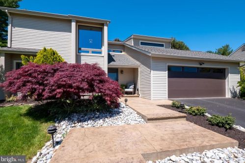 5141 Meadowview Dr, Macungie, PA 18062-9723