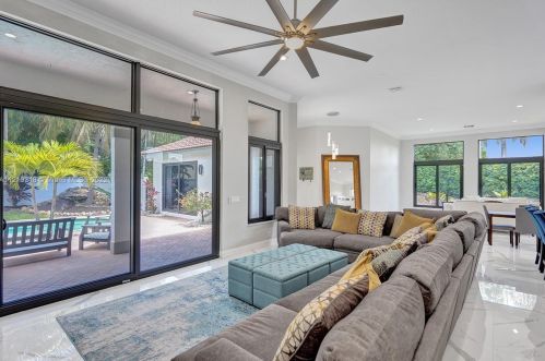 3821 185th Ave, Hollywood FL  33029-2712 exterior