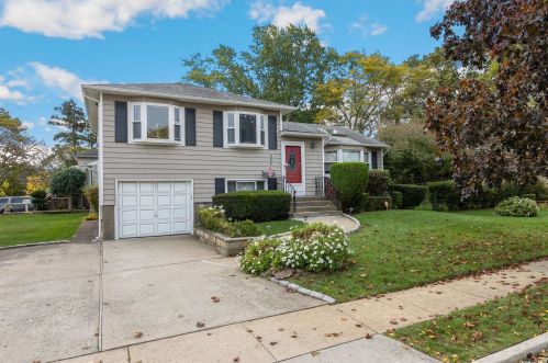 3640 Locust Ave, Seaford, NY 11783-2400