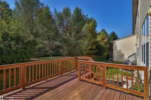 8149 Cross Creek Cir, Breinigsville PA  18031-1330 exterior