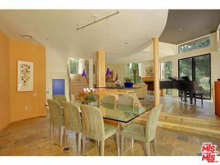 3275 Mandeville Canyon Rd, Los Angeles CA  90049-1015 exterior
