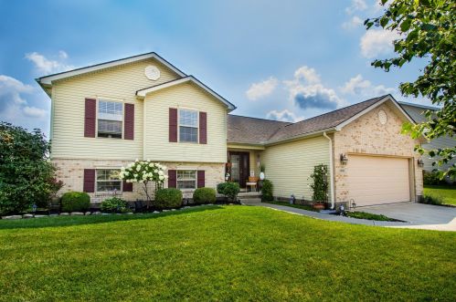 102 Springhouse Dr, Englewood, OH 45322-8793