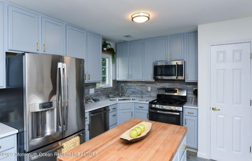 205 Skyline Dr, Lakewood NJ  08701-5740 exterior