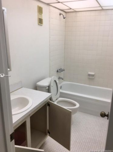 10000 80th Ct, Hialeah FL  33016-2259 exterior