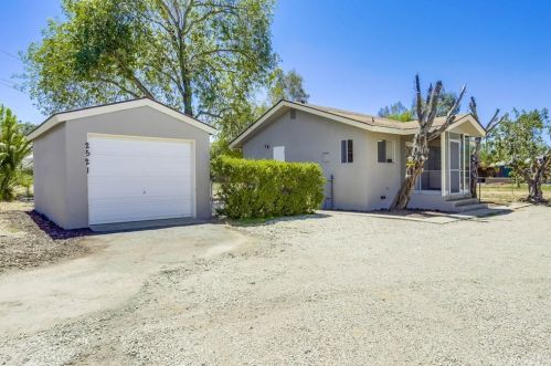 2521 Glenridge Rd, Escondido, CA 92027-4529