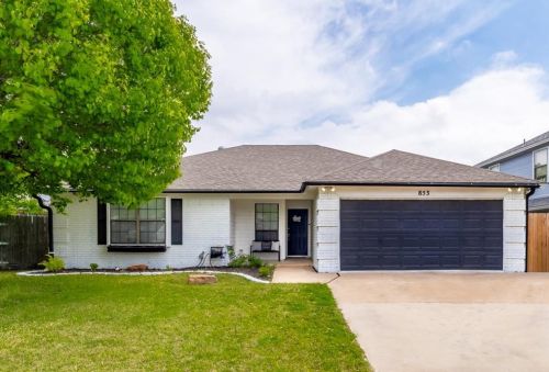 853 Globe Ave, Fort Worth, TX 76131-1540