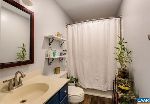 374 Shr Rd, Bybee VA  22963-5236 exterior