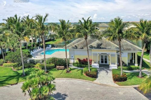 302 Mariner Bay Blvd, Fort Pierce, FL 34949-3399