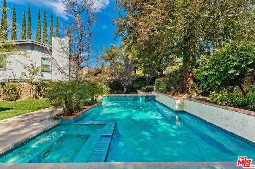 26900 Garret Dr, Calabasas CA  91301-2336 exterior