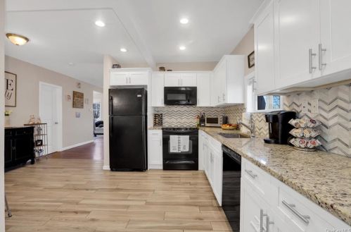 240 Overland Rd, Mahopac NY  10541-1121 exterior