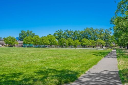 1409 Birdie Dr, Windsor CA  95492-8717 exterior