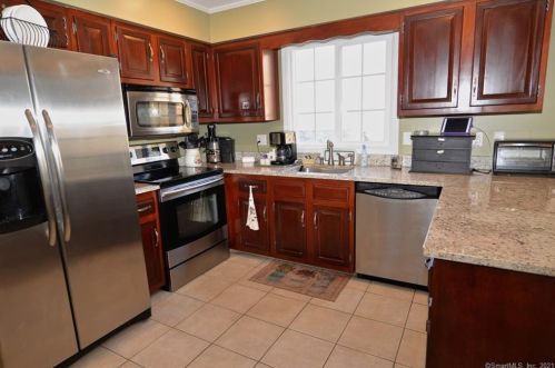 35 Beech Tree Rd, Brookfield Center, CT 06804-3802