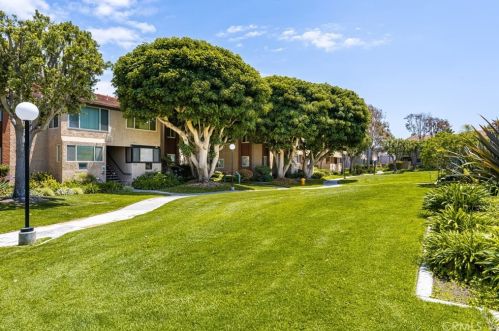 17124 Bluewater Ln, Huntington Beach, CA 92649-2934