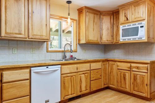 25592 Fairbanks Pl, Willits CA  95490-8910 exterior