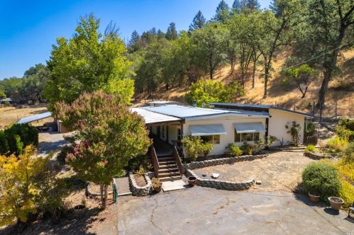 1701 Boonville Rd, Ukiah, CA 95482-8808