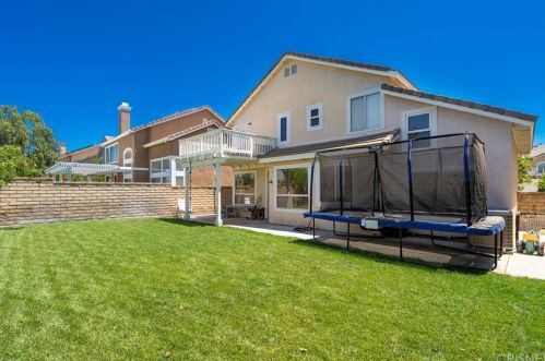 27543 Courtview Dr, Santa Clarita CA  91354-1601 exterior