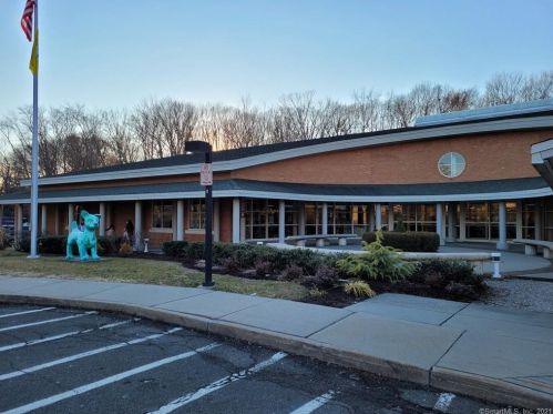 865 High Ridge Rd, Stamford CT  06905-1606 exterior