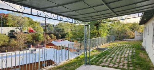 148 Mendibles St, Nogales, AZ 85621-1316