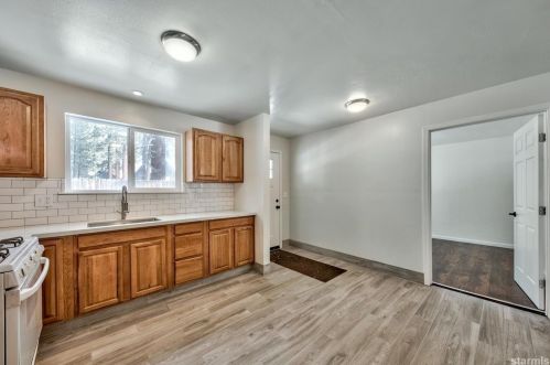 1058 William Ave, South Lake Tahoe, CA 96150-4505