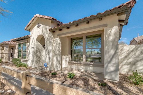 4395 Woodside Way, Gilbert, AZ 85297-7476
