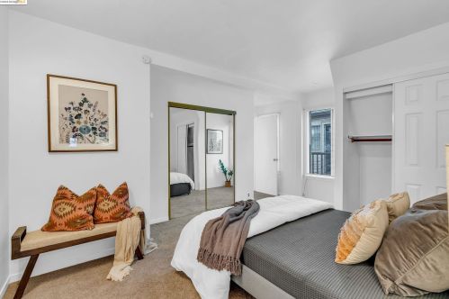 1042 Foothill Blvd, Oakland CA  94606-3016 exterior