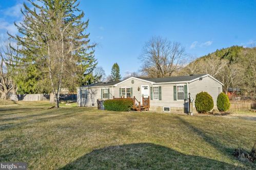 4215 Little Gap Rd, Palmerton, PA 18071-5147
