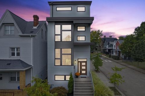 5821 Hays St, Pittsburgh, PA 15206-2415